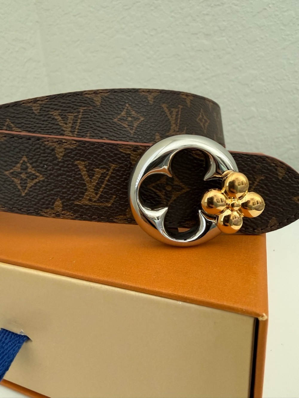 Louis Vuitton Monogram reversible Canvas Belt with Two-Tone Flower Buckle 90/36 - Picture 10 of 10